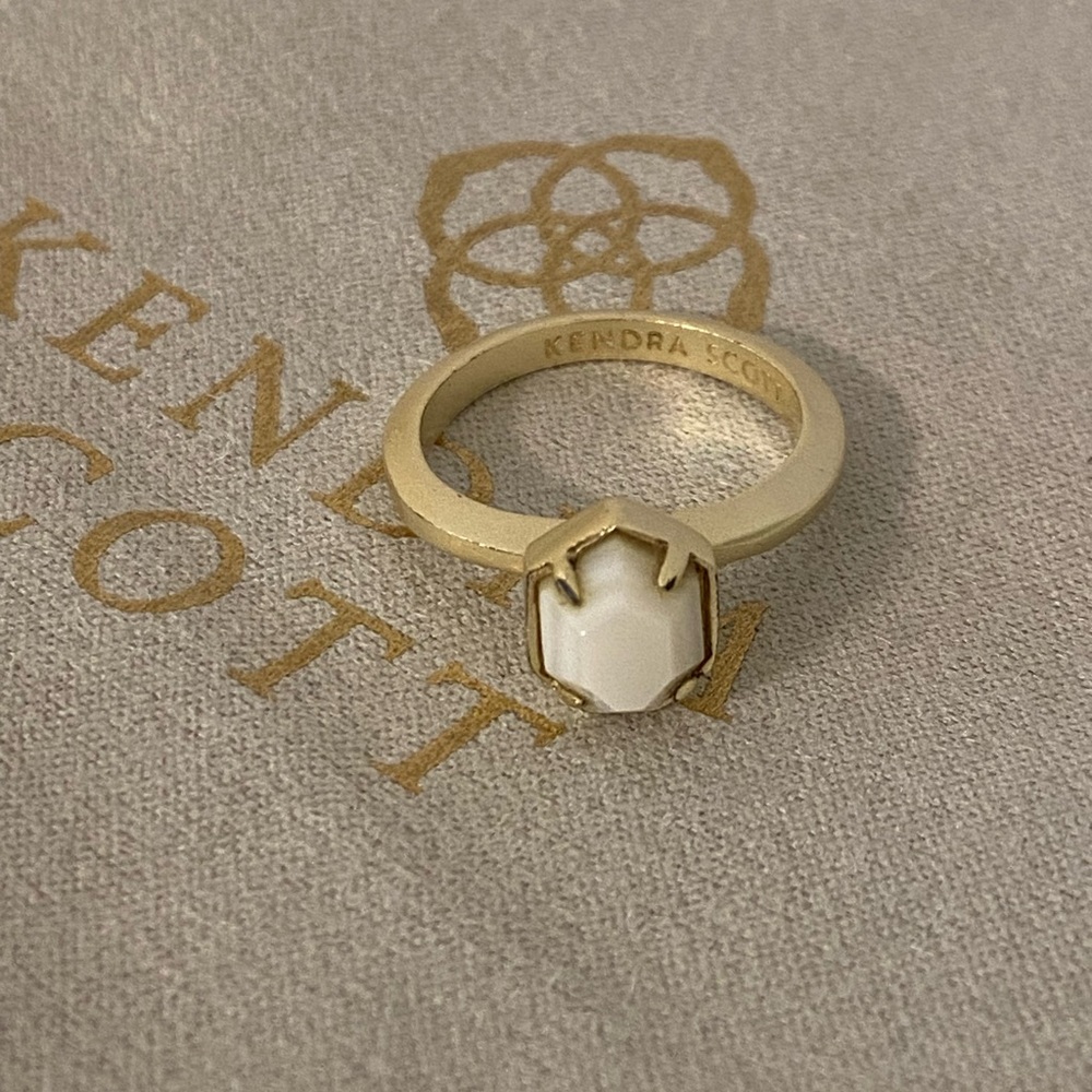 NWOT- Kendra Scott Ring with bag